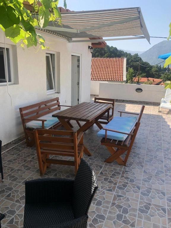 Alisa Sea View Apartment Prcanj Kotor Luaran gambar