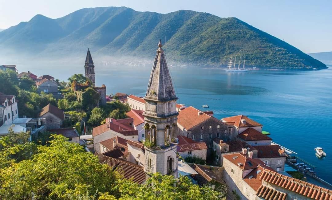 Alisa Sea View Apartment Prcanj Kotor Luaran gambar